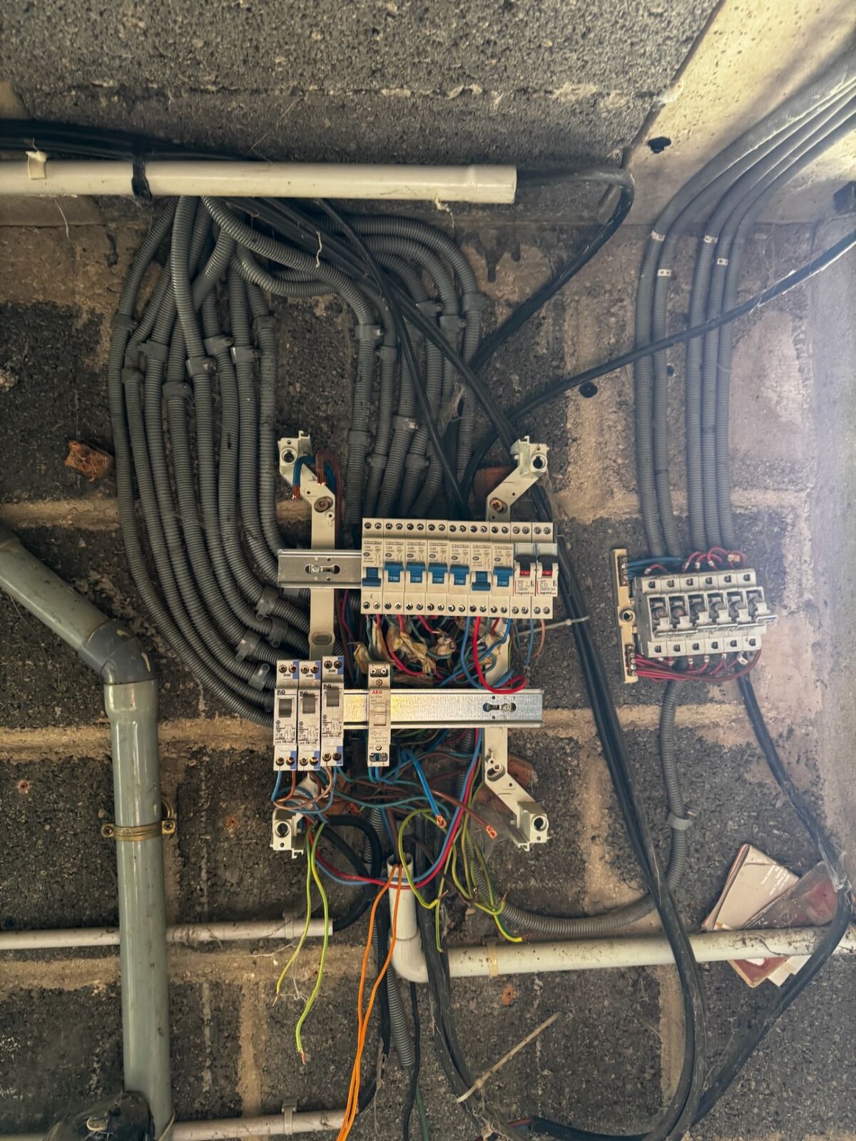 Avant - Rénovation complète tableau électrique