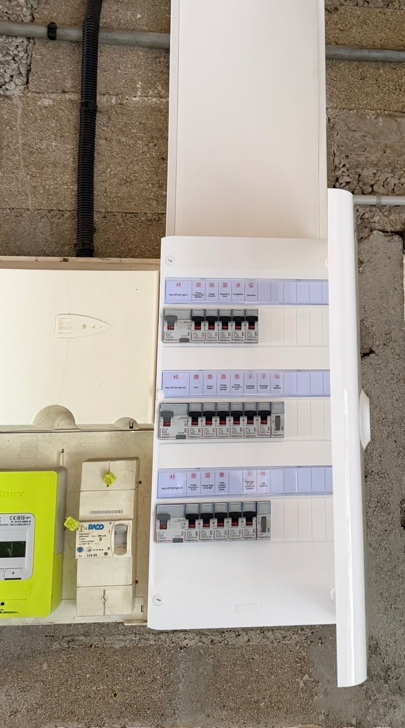 Nouveau tableau électrique Legrand sur GTL repéré aux normes